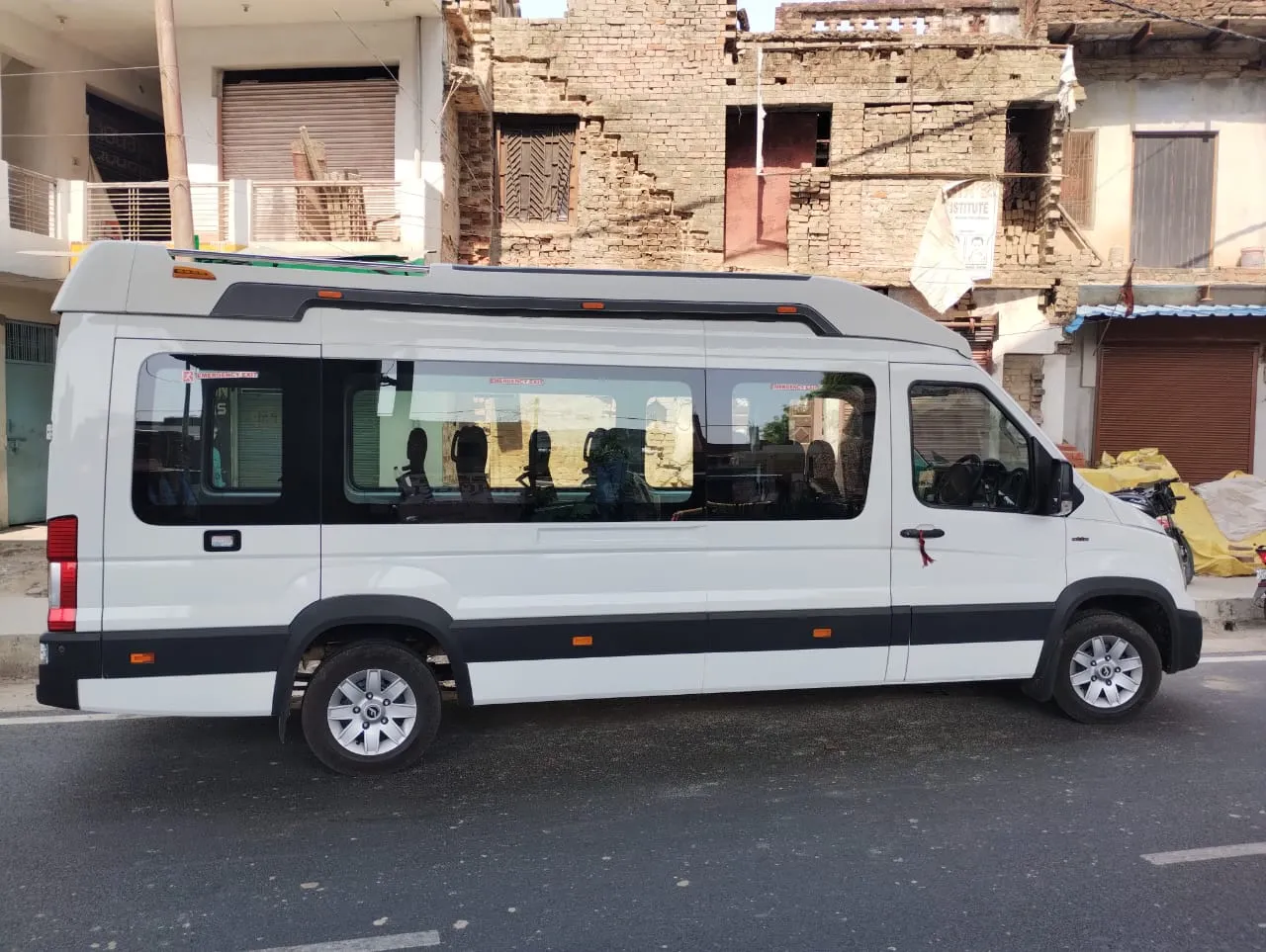 Outstation car rental service in Kanpur.